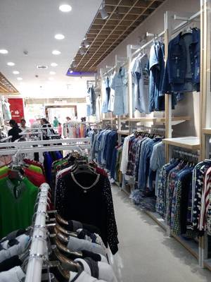 服装超市 一站式购物新体验