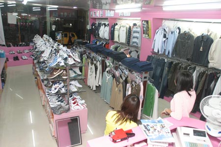 泉州小商品批发商的转型之路 情定何方？